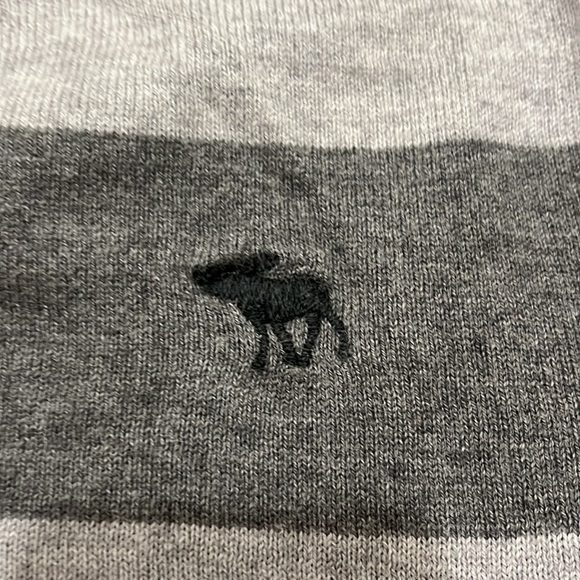 Abercrombie sweater - Picture 3 of 3